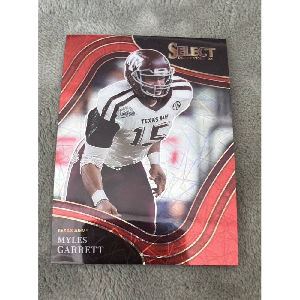 2022 Panini Select Draft Picks - Field Level Myles Garrett #152 Red Lazer Prizm